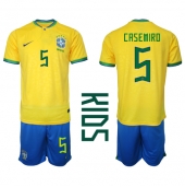 Brazilië Casemiro #5 Thuis tenue voor kinderen WK 2022 Korte Mouwen (+ broek)