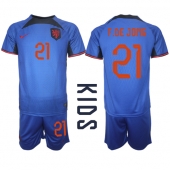 Nederland Frenkie de Jong #21 Uit tenue voor kinderen WK 2022 Korte Mouwen (+ broek)