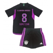 Bayern Munich Leon Goretzka #8 Uit tenue voor kinderen 2023-24 Korte Mouwen (+ broek)