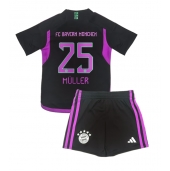 Bayern Munich Thomas Muller #25 Uit tenue voor kinderen 2023-24 Korte Mouwen (+ broek)