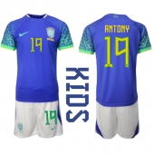 Brazilië Antony #19 Uit tenue voor kinderen WK 2022 Korte Mouwen (+ broek)