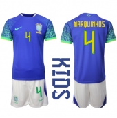 Brazilië Marquinhos #4 Uit tenue voor kinderen WK 2022 Korte Mouwen (+ broek)