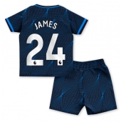 Chelsea Reece James #24 Uit tenue voor kinderen 2023-24 Korte Mouwen (+ broek)