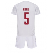 Denemarken Joakim Maehle #5 Uit tenue voor kinderen WK 2022 Korte Mouwen (+ broek)