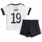 Duitsland Leroy Sane #19 Thuis tenue voor kinderen WK 2022 Korte Mouwen (+ broek)