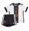 Duitsland Serge Gnabry #10 Thuis tenue voor kinderen WK 2022 Korte Mouwen (+ broek)