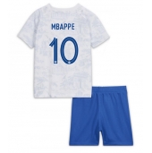 Frankrijk Kylian Mbappe #10 Uit tenue voor kinderen WK 2022 Korte Mouwen (+ broek)