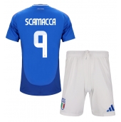 Italië Gianluca Scamacca #9 Thuis tenue voor kinderen EK 2024 Korte Mouwen (+ broek)
