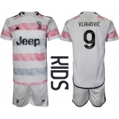 Juventus Dusan Vlahovic #9 Uit tenue voor kinderen 2023-24 Korte Mouwen (+ broek)
