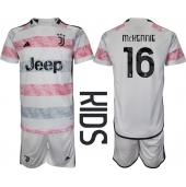 Juventus Weston McKennie #16 Uit tenue voor kinderen 2023-24 Korte Mouwen (+ broek)
