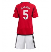 Manchester United Harry Maguire #5 Thuis tenue voor kinderen 2023-24 Korte Mouwen (+ broek)