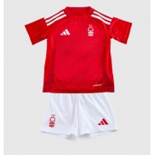 Nottingham Forest Thuis tenue voor kinderen 2024-25 Korte Mouwen (+ broek)