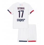 Paris Saint-Germain Vitinha #17 Uit tenue voor kinderen 2025-26 Korte Mouwen (+ broek)