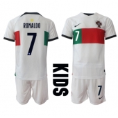 Portugal Cristiano Ronaldo #7 Uit tenue voor kinderen WK 2022 Korte Mouwen (+ broek)